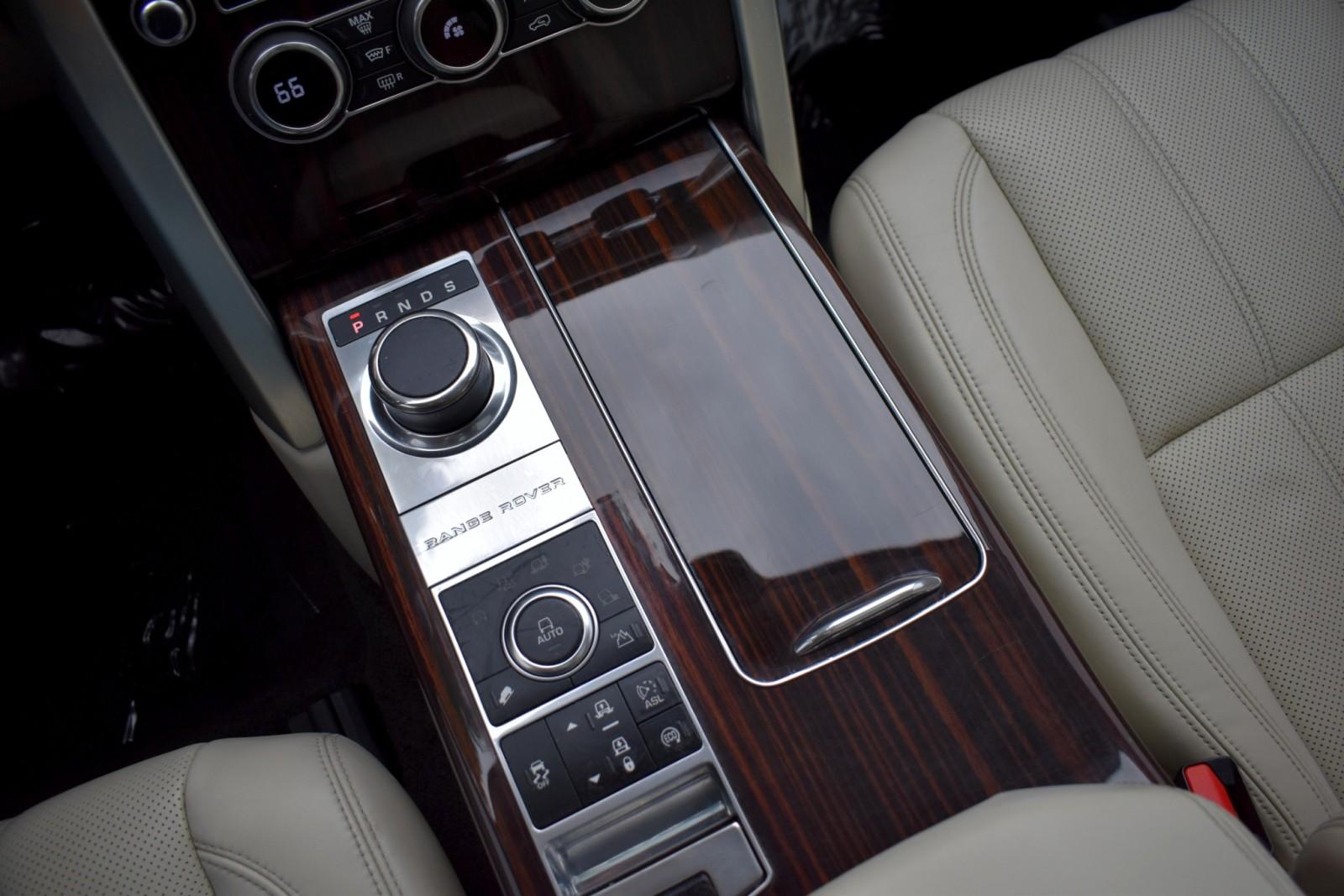 2014 Land Rover Range Rover HSE photo 24