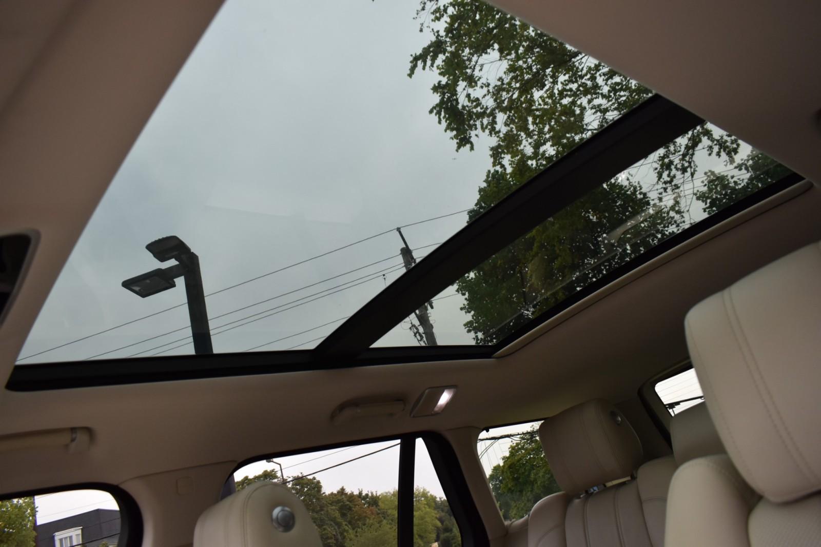 2014 Land Rover Range Rover HSE photo 25