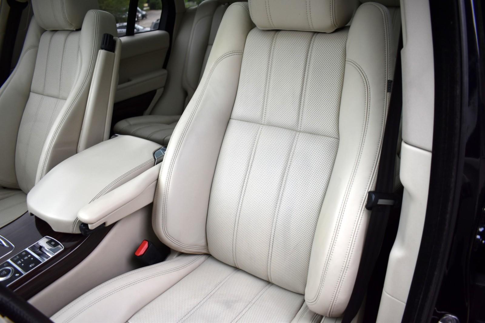 2014 Land Rover Range Rover HSE photo 26