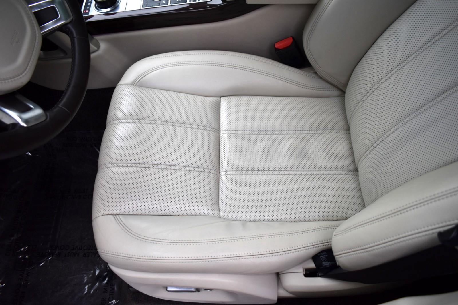 2014 Land Rover Range Rover HSE photo 28