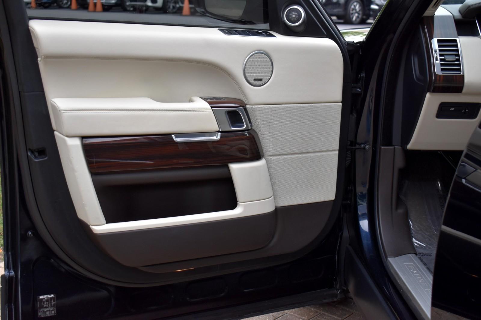 2014 Land Rover Range Rover HSE photo 31