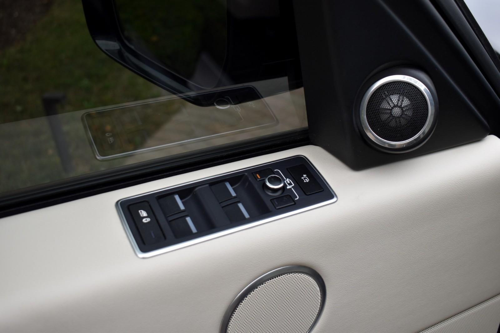 2014 Land Rover Range Rover HSE photo 34