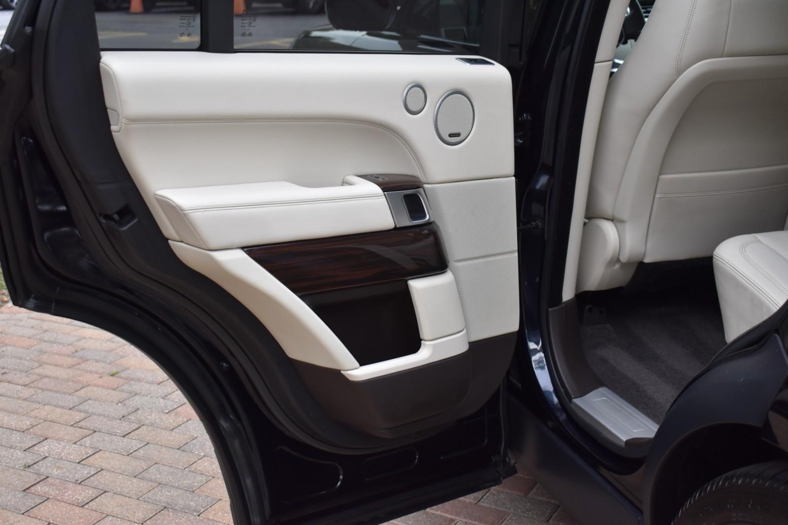 2014 Land Rover Range Rover HSE photo 38
