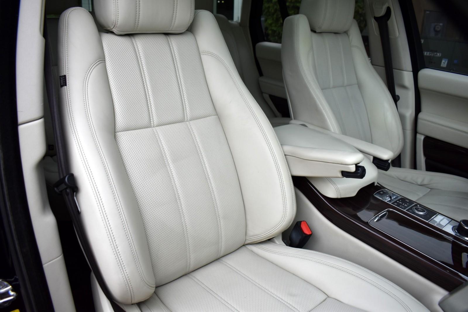 2014 Land Rover Range Rover HSE photo 40