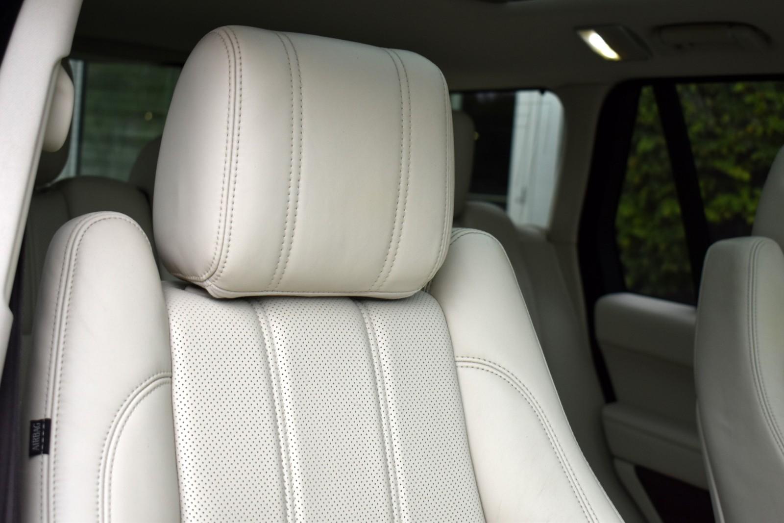2014 Land Rover Range Rover HSE photo 41