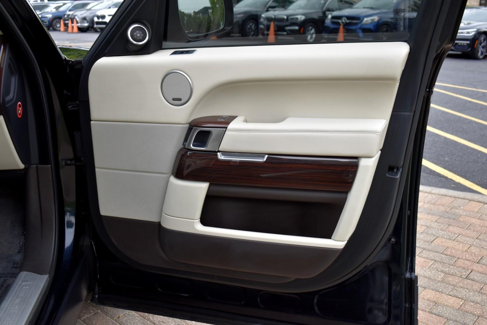 2014 Land Rover Range Rover HSE photo 44