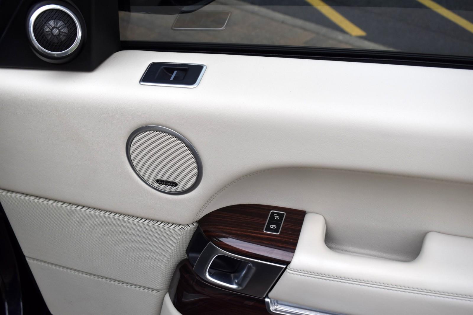 2014 Land Rover Range Rover HSE photo 45