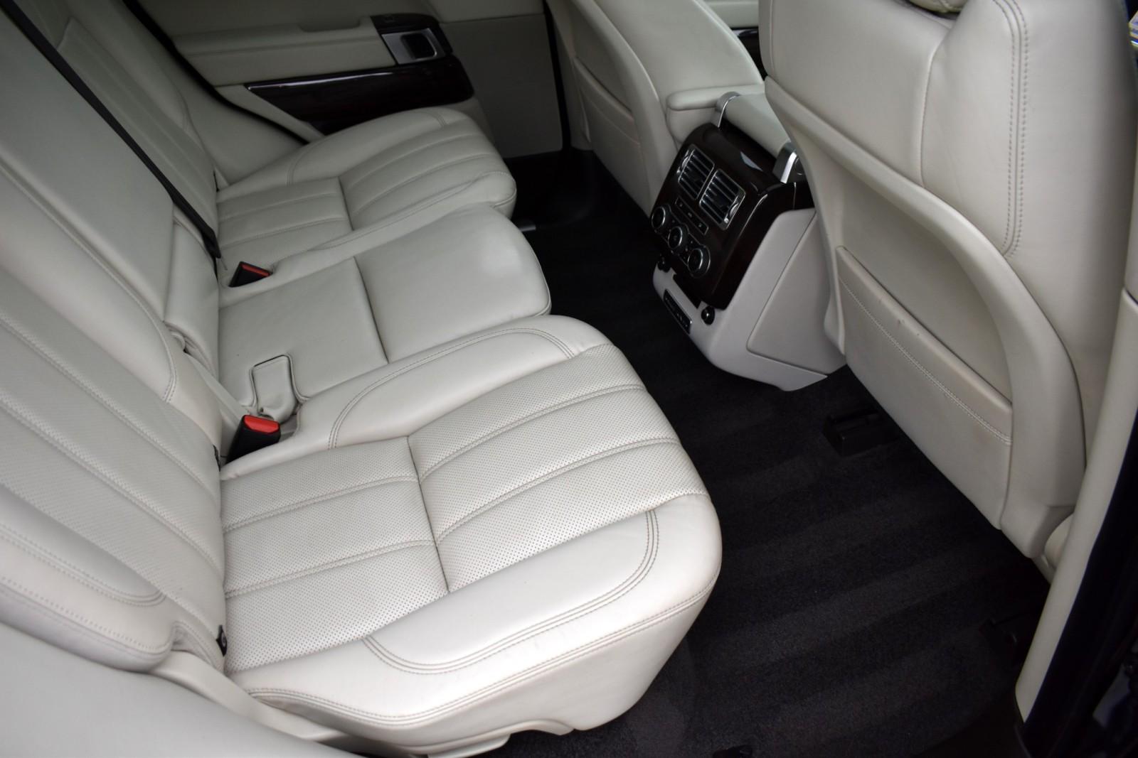 2014 Land Rover Range Rover HSE photo 46