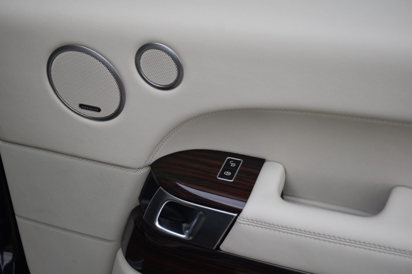 2014 Land Rover Range Rover HSE photo 49