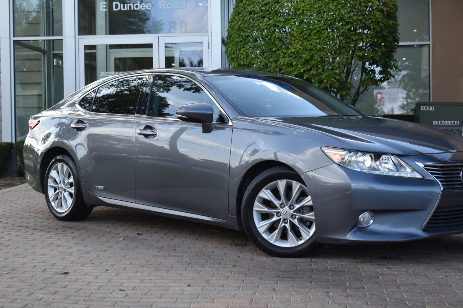 2013 Lexus ES 300h Luxury photo 2