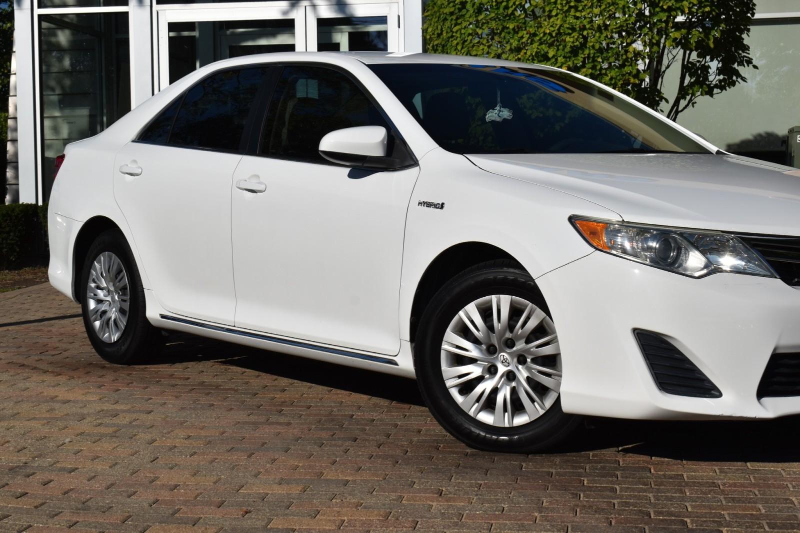 2012 Toyota Camry Hybrid LE photo 2