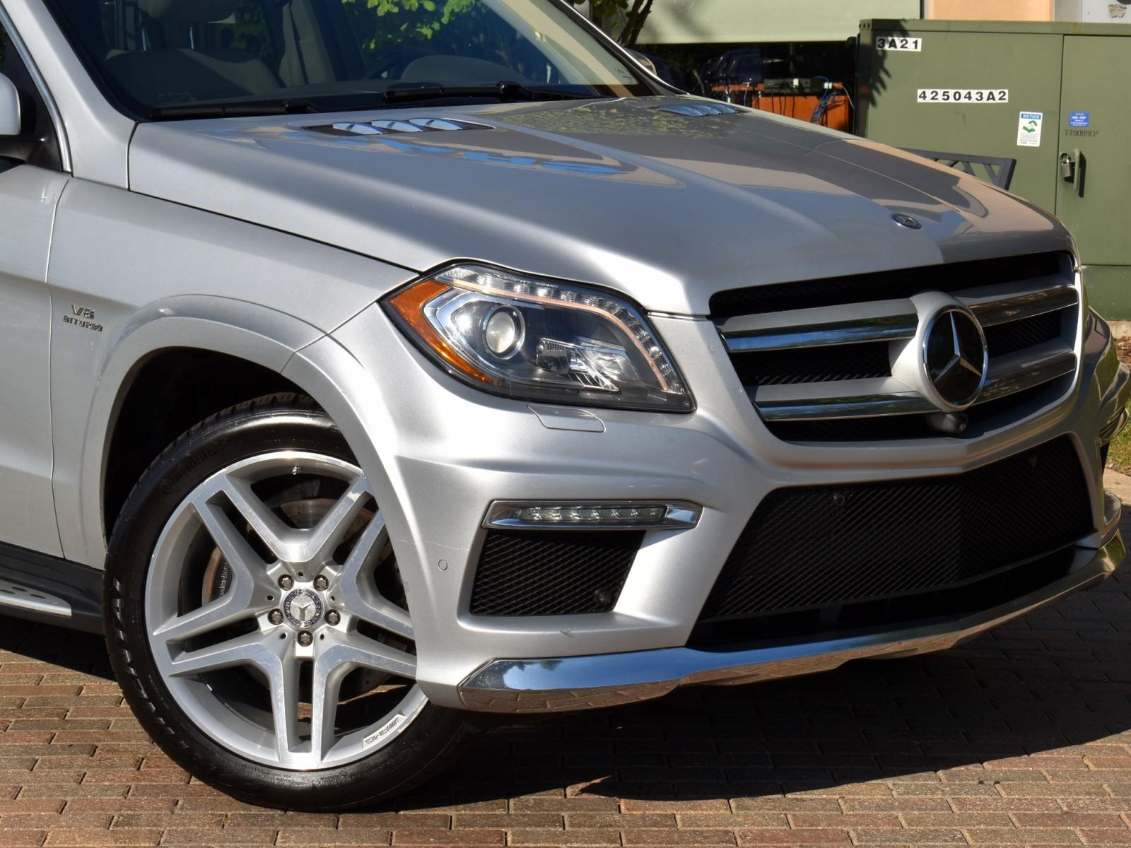 2015 Mercedes Benz GL 550 photo 4