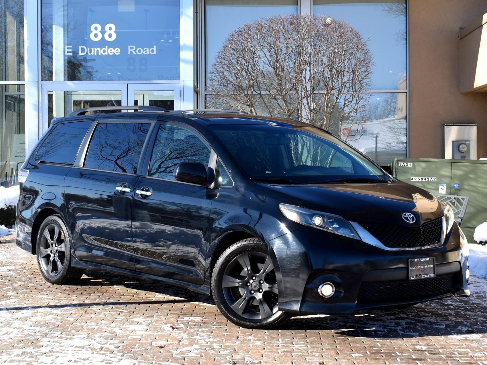 2015 Toyota Sienna SE Premium photo 2