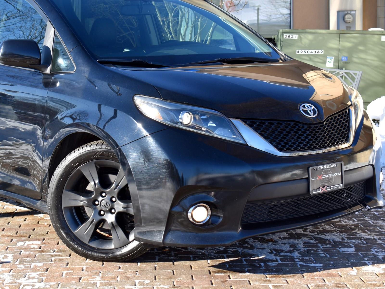2015 Toyota Sienna SE Premium photo 4