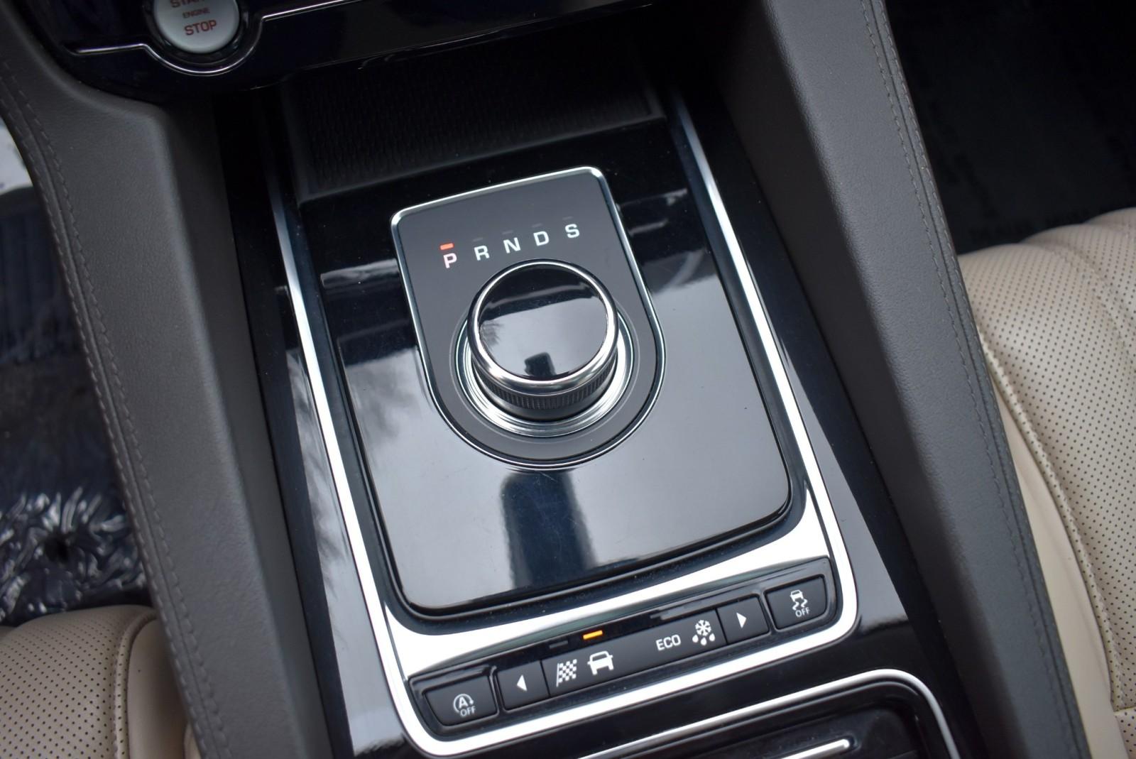 2019 Jaguar F-Pace Portfolio - Photo 19