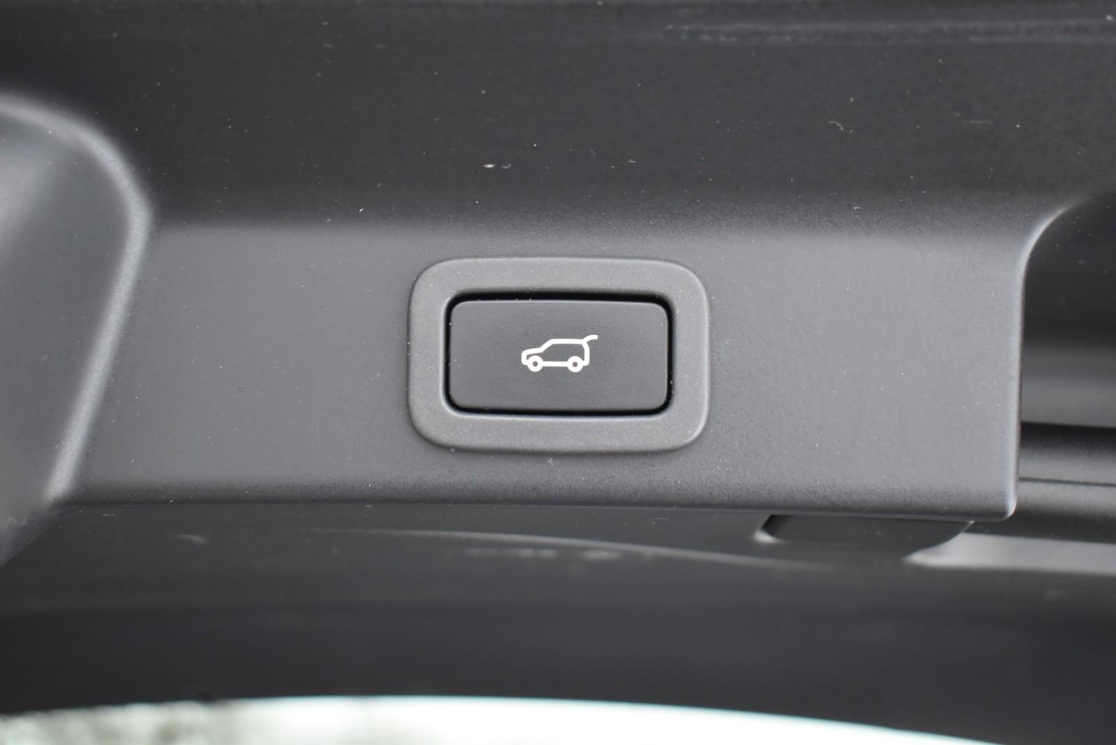 2019 Jaguar F-Pace Portfolio - Photo 40