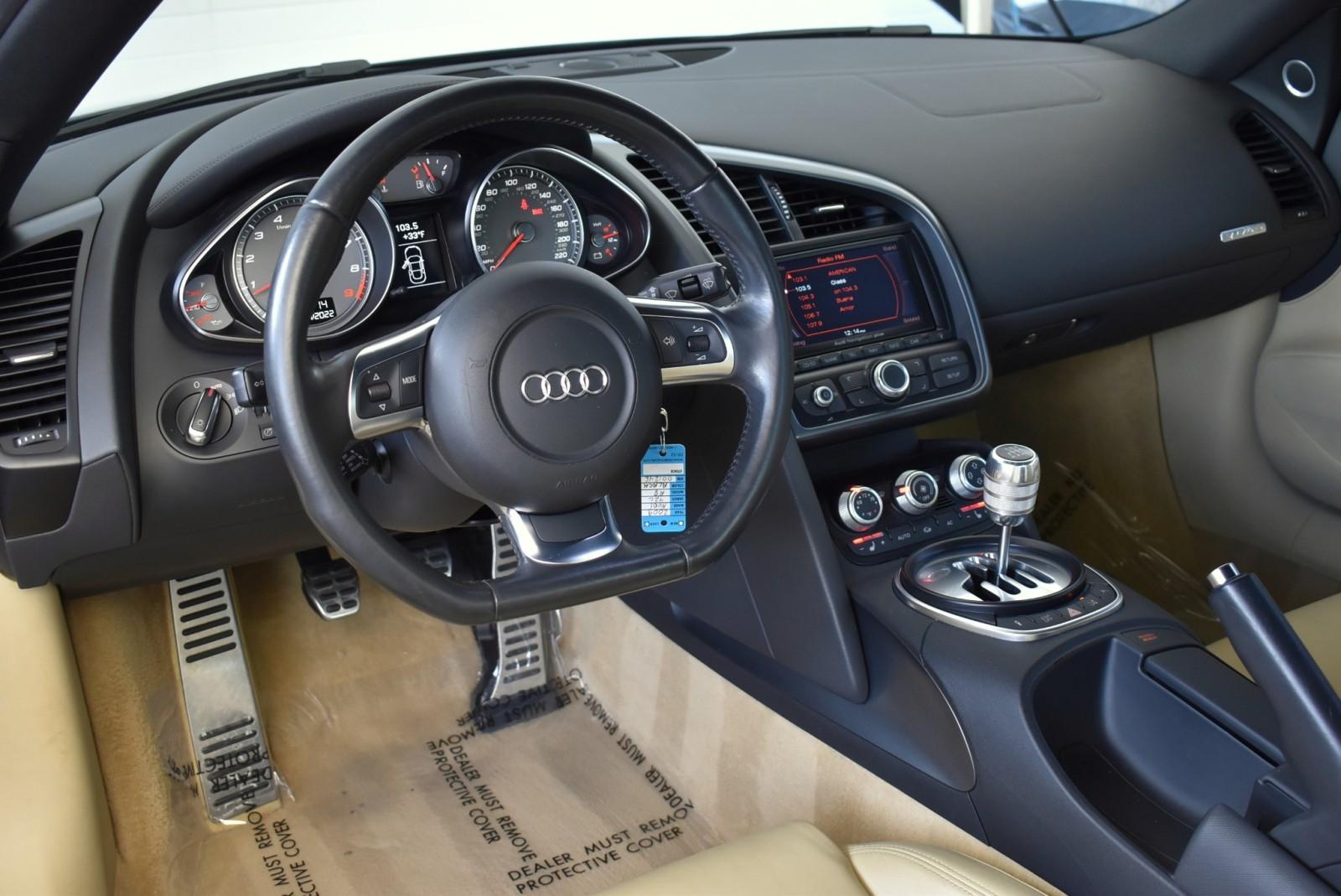 Audi R8 2009 Interior